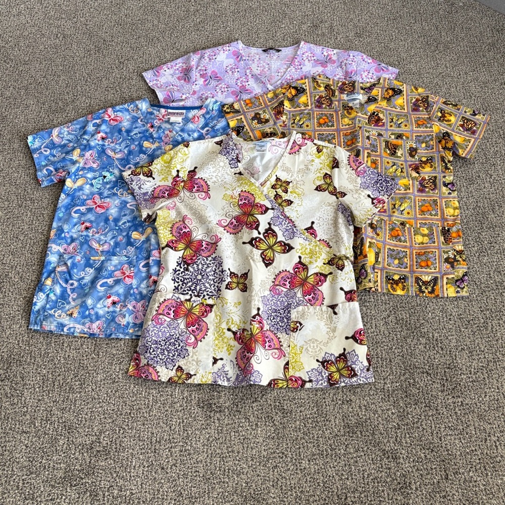 Lot of 15 Scrub Tops - Picture 7 of 10